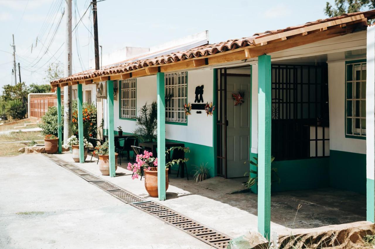 Hostel Travelers Chitre Exterior photo